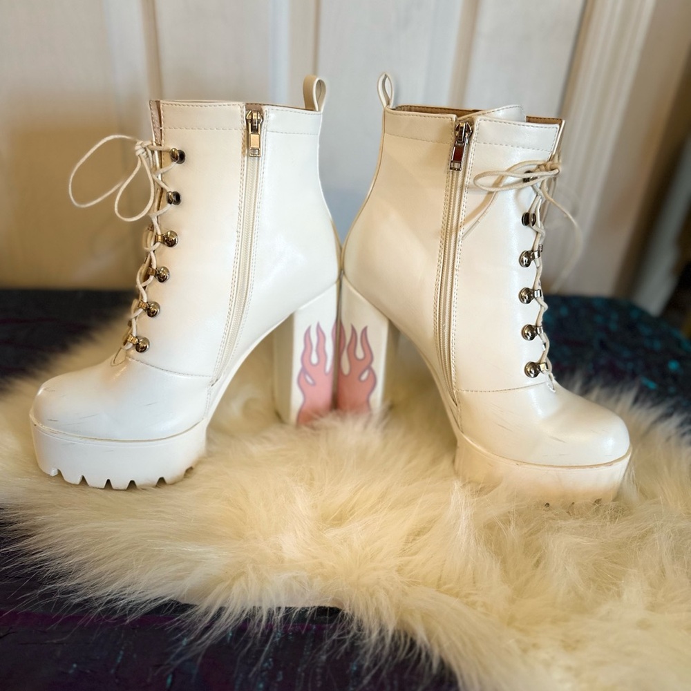 Lamoda White Platform Lace-up Booties W/ Pink Flame Gently Used Women’s Sz 8.5 - Picture 3 of 15